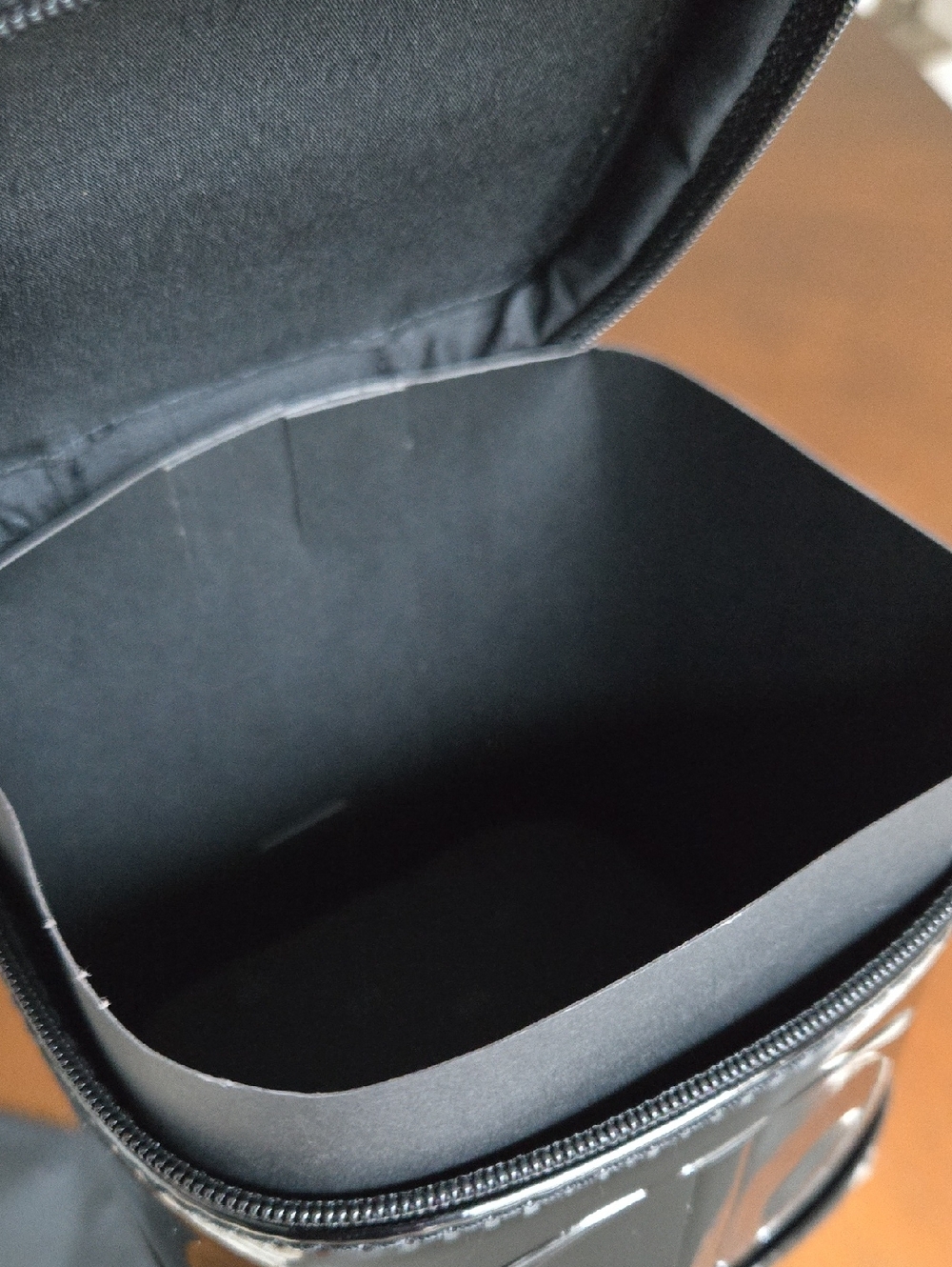 New in box Never Used DIOR VANITY CASE Black Patent Cosmetic Case Embossed CD - Picture 5 of 10